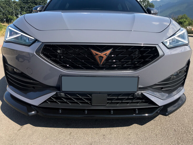 OneWay front spoiler glanzend zwart passend voor Cupra Leon model vanaf 2020 