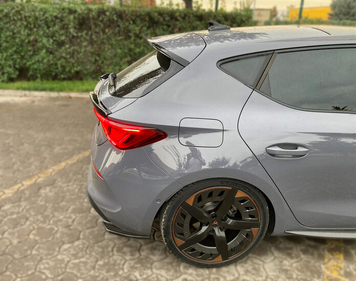 OneWay splitters achter bumper glanzend zwart passend voor Cupra Leon model vanaf 2020 versie 1