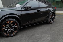 OneWay sideskirt aanzets glanzend zwart passend voor Cupra Formentor