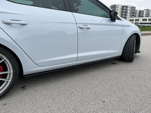 OneWay sideskirt aanzets glanzend zwart passend voor Seat Leon 5F model 2012 - 2020 versie 1