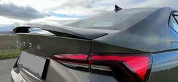 Glanzend zwarte kofferklep spoiler passend voor Skoda Octavia IV model 2020 - heden